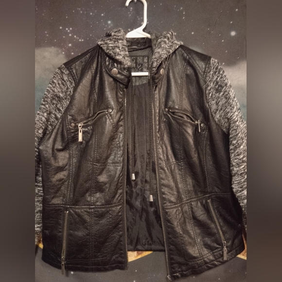 SIZE XL black pleather biker jacket with static gray fabric sleeves - Picture 7 of 11